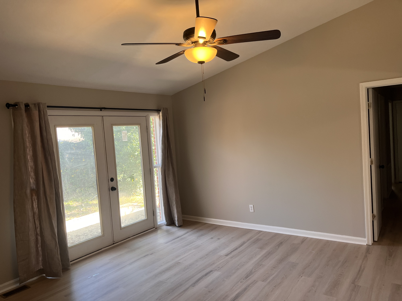 202 Sherman St - Photo 4 of 20