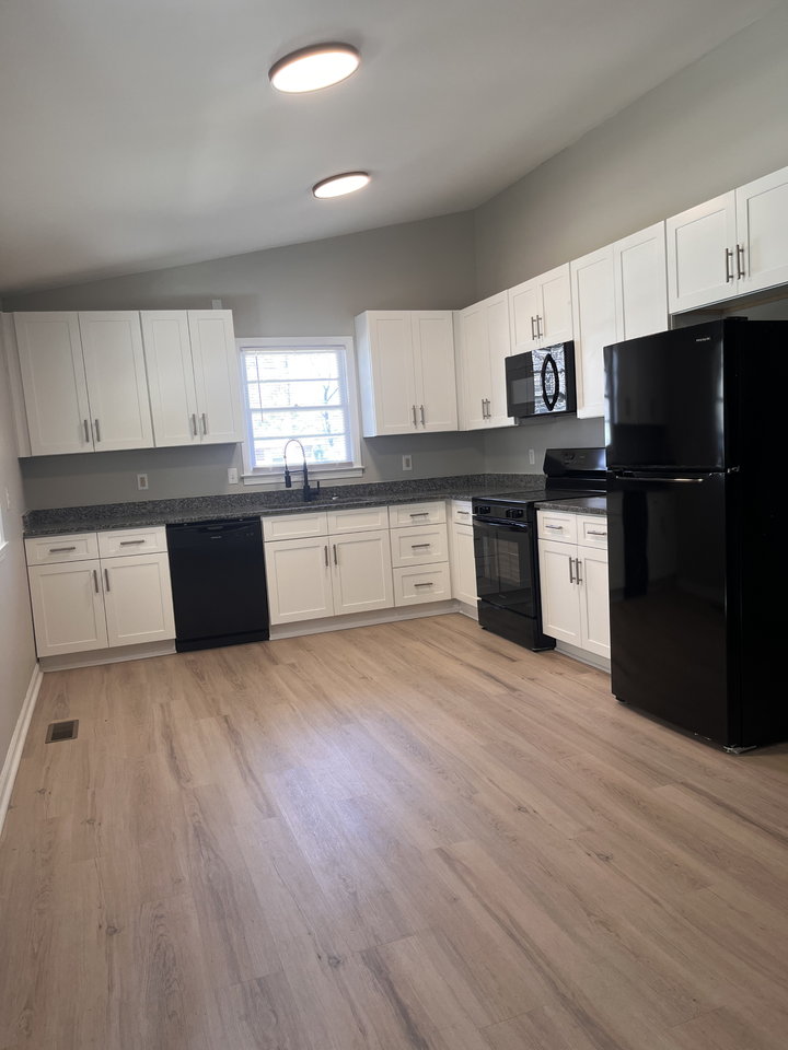 202 Sherman St - Photo 6 of 20