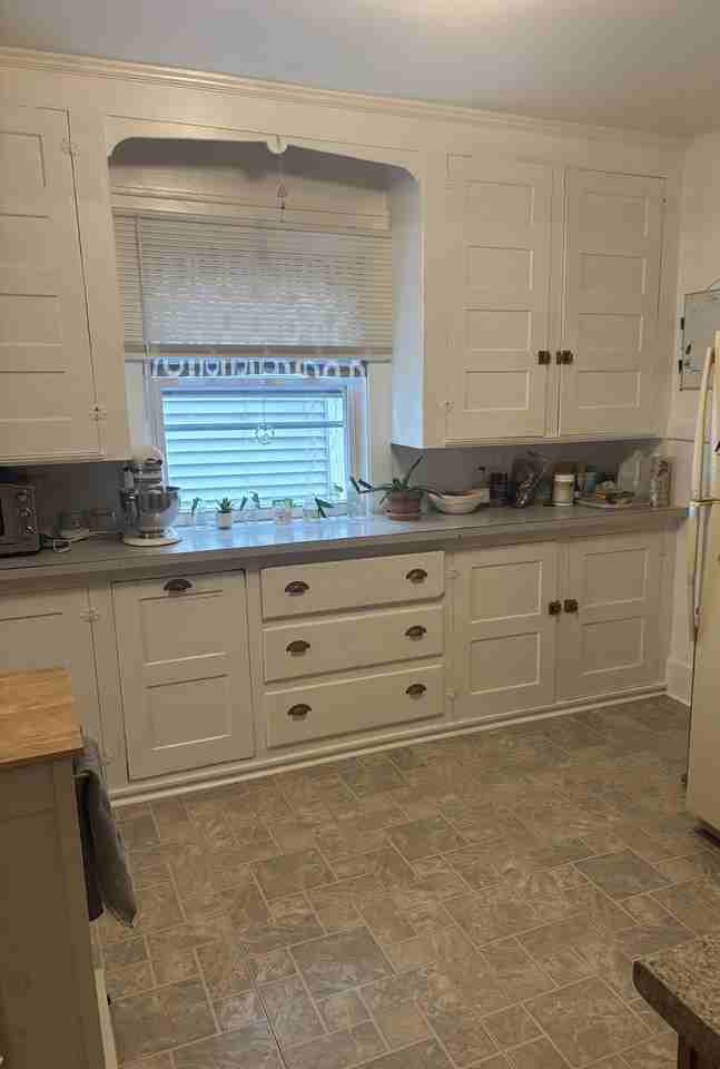 421 Schuyler St #1stFL