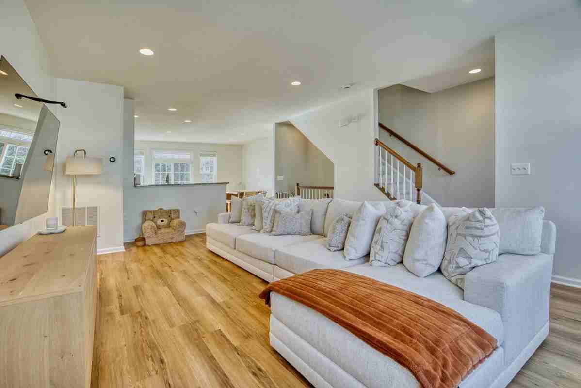 8217 Heritage Crossing Ct - Photo 4 of 38