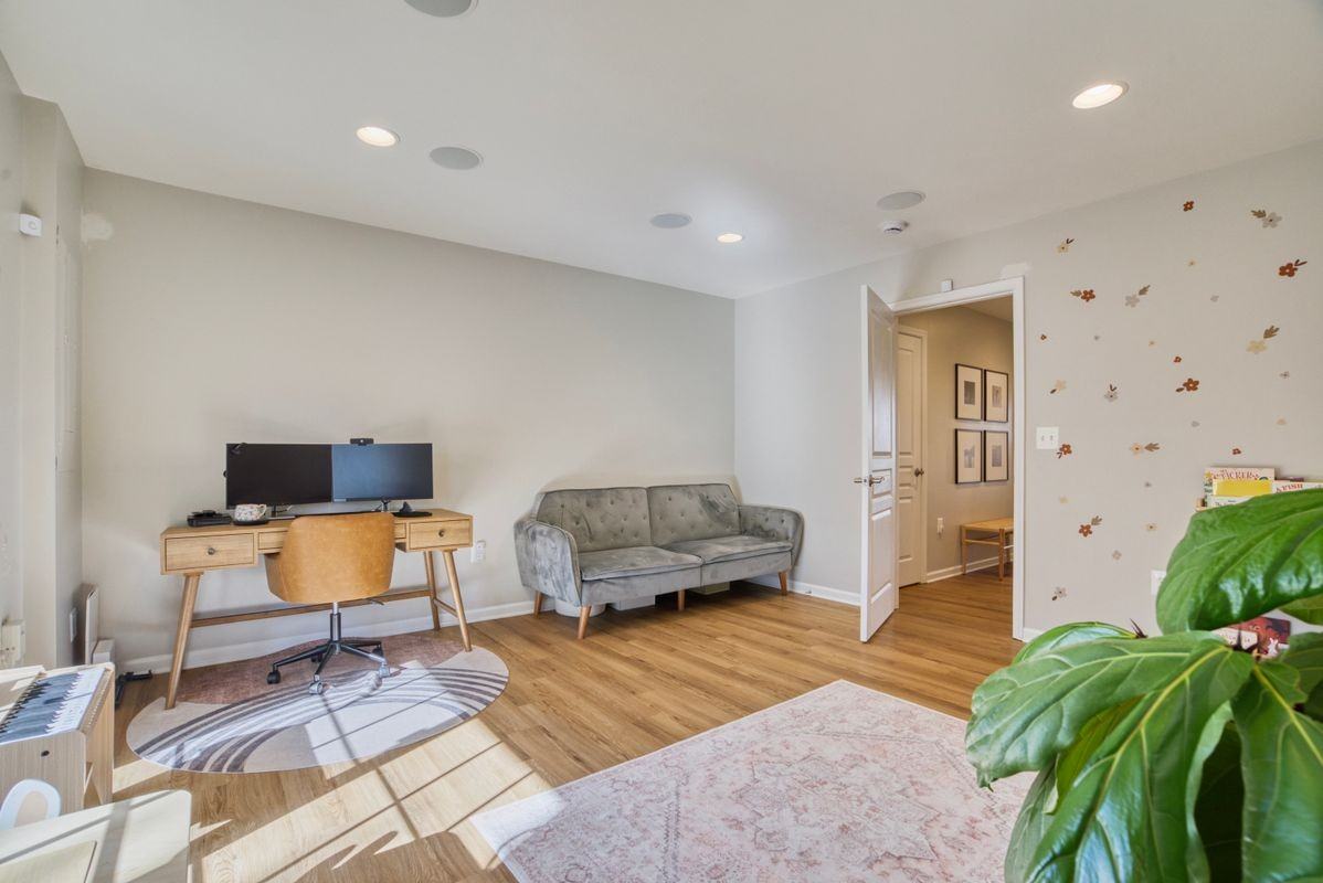 8217 Heritage Crossing Ct - Photo 7 of 38