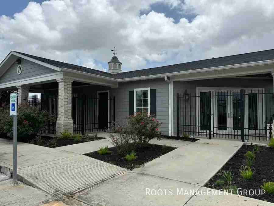 16047 Clarke Springs Dr #16047C - Photo 7 of 9