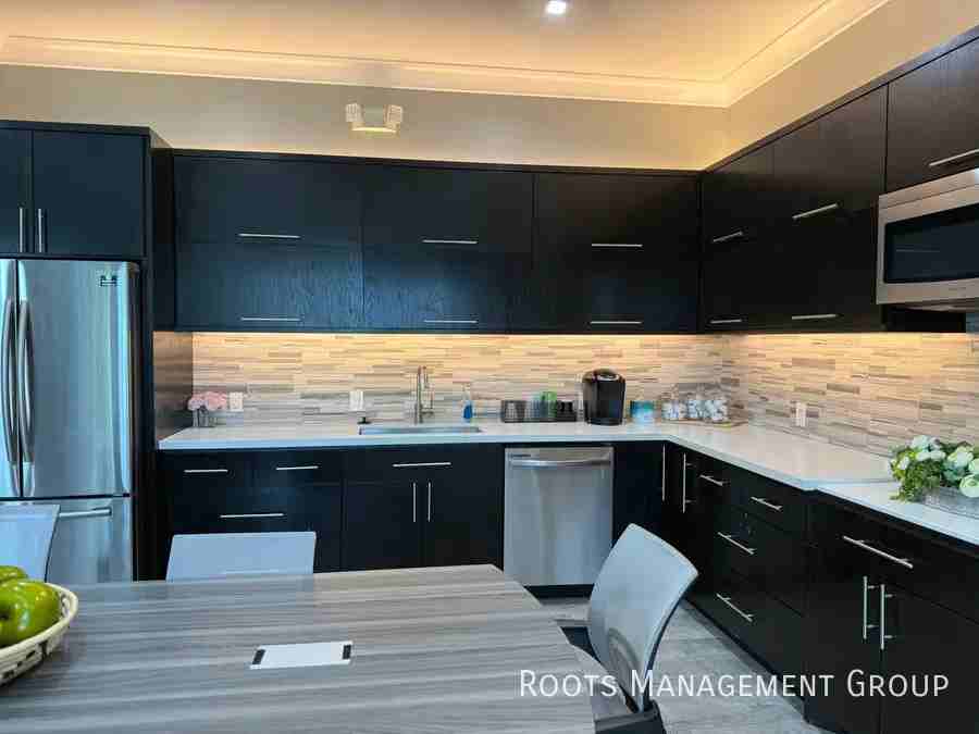 16015 Clarke Springs Dr #16015C - Photo 5 of 9