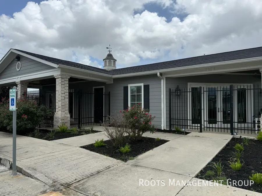 16015 Clarke Springs Dr #16015C - Photo 7 of 9