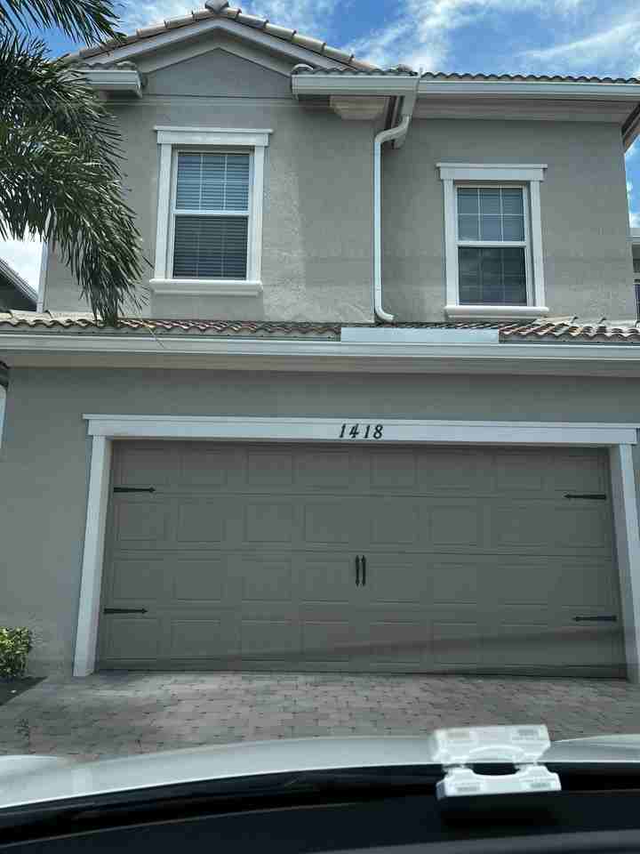 1418 Evergreen Ter #NA - Photo 3 of 34