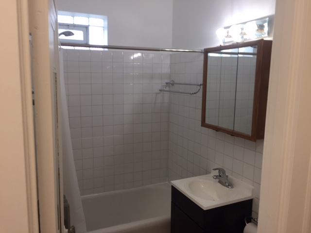 4008 N Mcvicker Ave - Photo 2 of 9