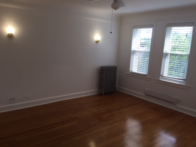 4008 N Mcvicker Ave - Photo 3 of 9