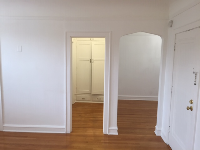 4008 N Mcvicker Ave - Photo 4 of 9