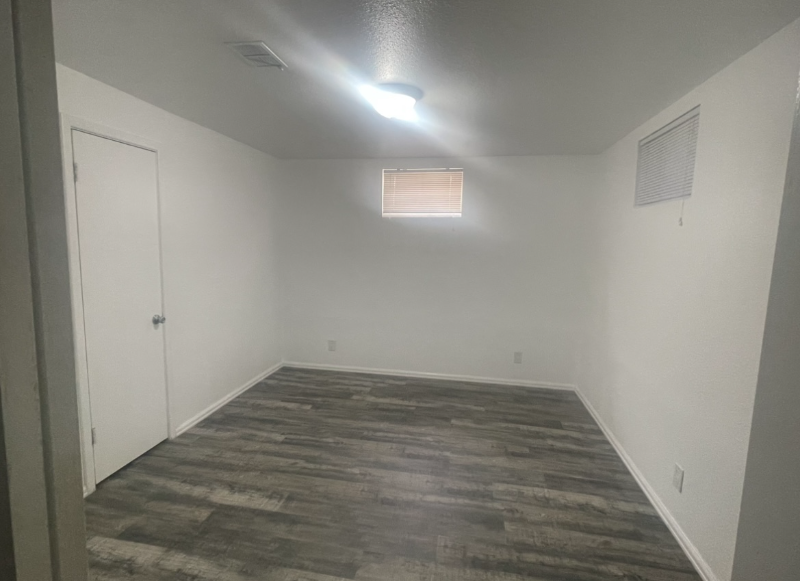 10421 Pennsylvania St - Photo 6 of 9