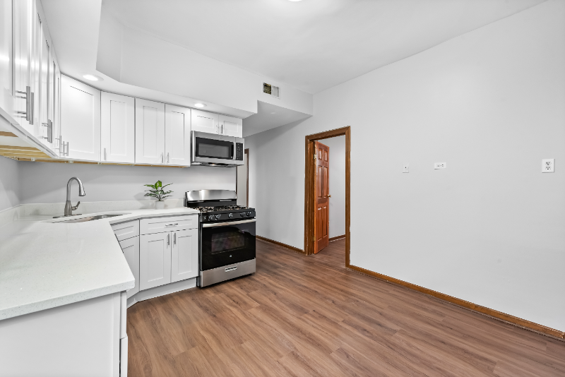 879 N Richmond St #2 - Photo 3 of 14