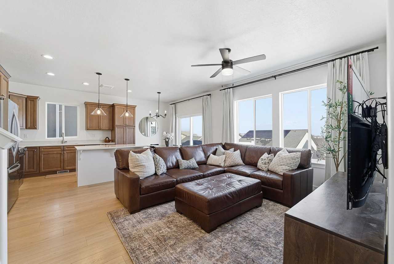 682 N Bennedict Dr - Photo 5 of 30