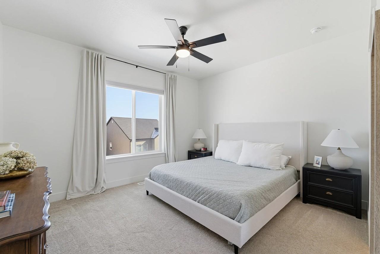 682 N Bennedict Dr - Photo 6 of 30