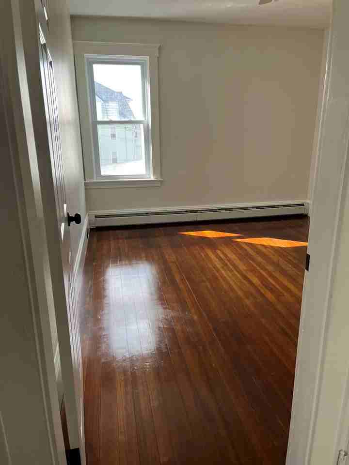 49 Middlesex St #2ndFL - Photo 3 of 5