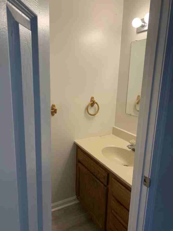 647 Highview Ct - Photo 3 of 16
