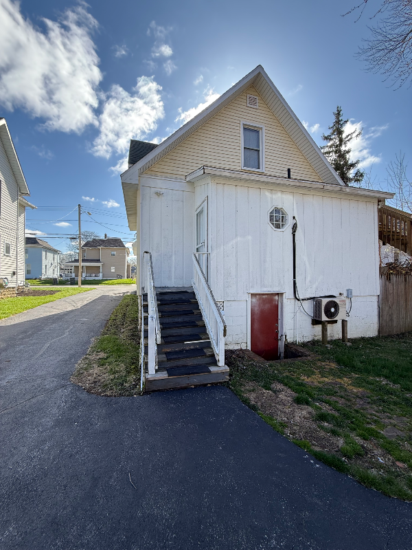 610 S Blanchard St - Photo 3 of 18