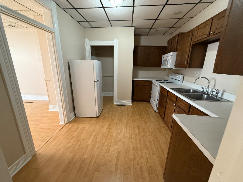 610 S Blanchard St - Photo 5 of 18