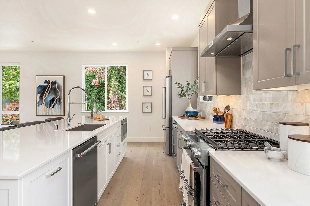 9619 Thorsk St - Photo 3 of 14