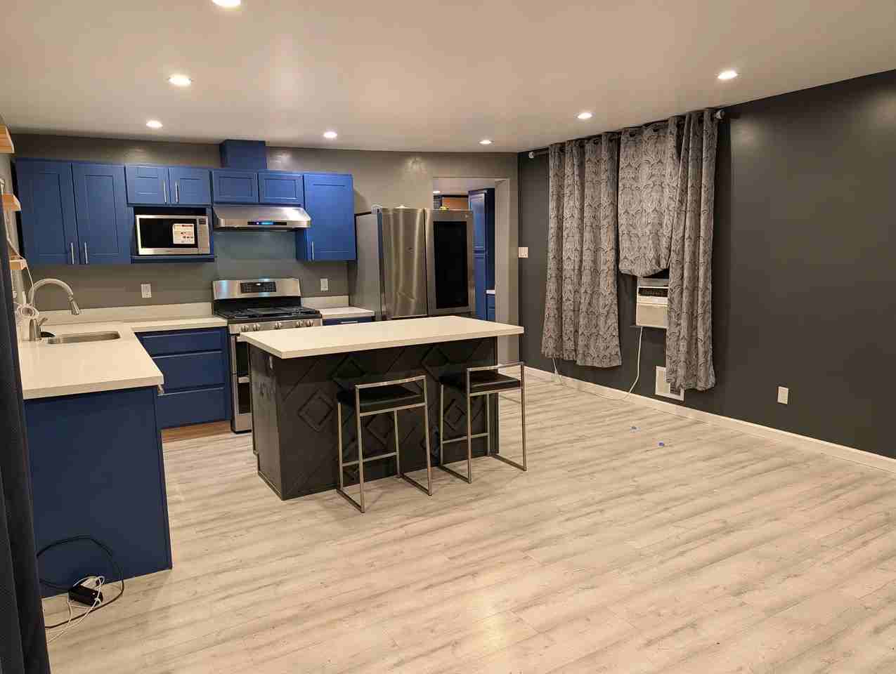 9834 Lawlor St - Photo 5 of 20