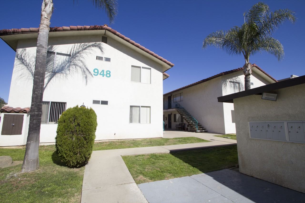 948 East Chase Avenue - Photo 3 of 14