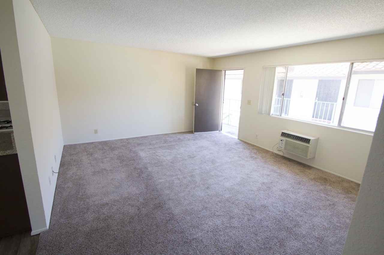 948 East Chase Avenue - Photo 2 of 14