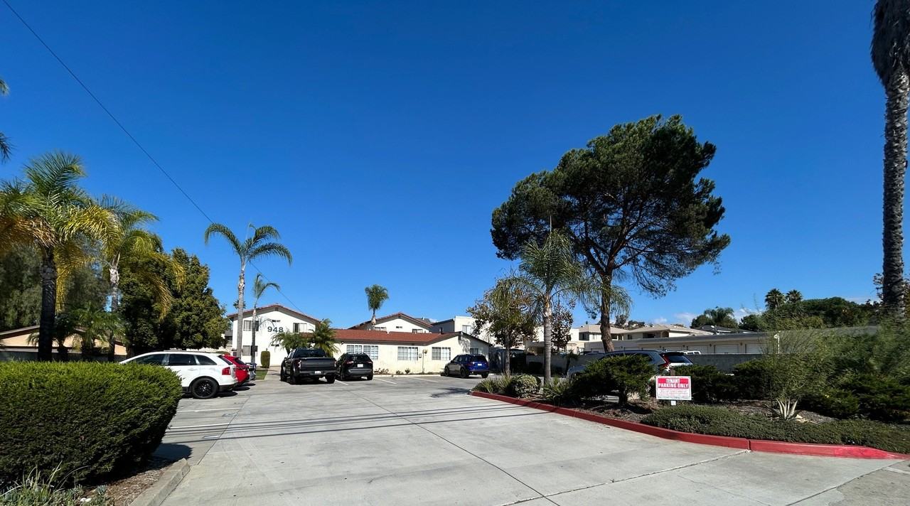 948 East Chase Avenue - Photo 4 of 14