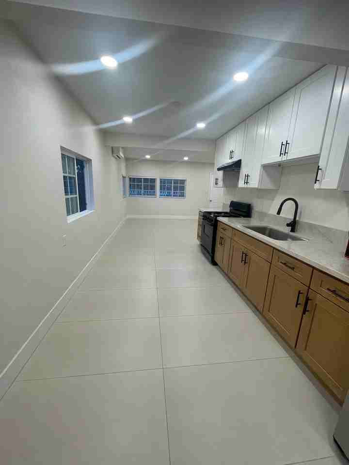 3608 W Valencia Dr - Photo 5 of 12