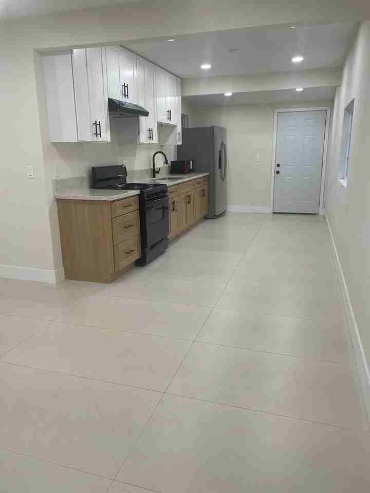 3608 W Valencia Dr - Photo 7 of 12