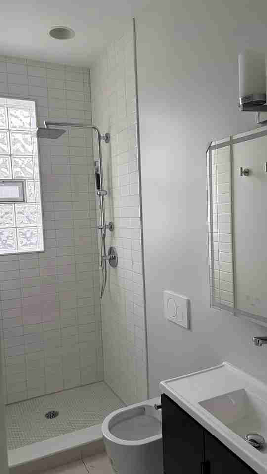 2313 S Wolcott Ave #2R - Photo 6 of 9