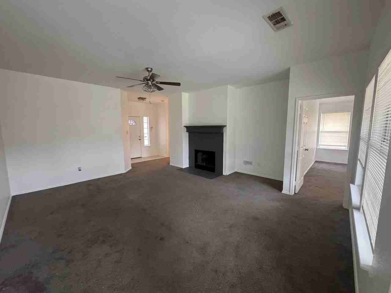 10917 Spring Grove Dr - Photo 4 of 15