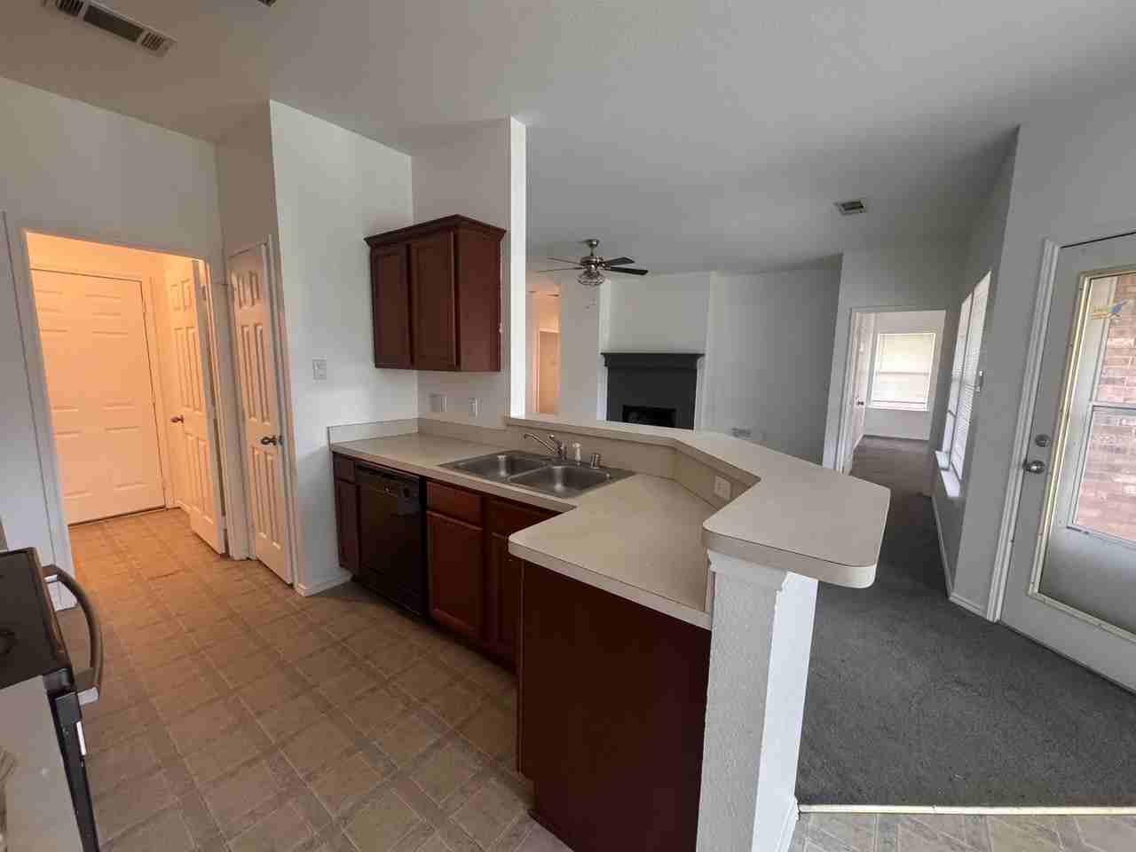 10917 Spring Grove Dr - Photo 5 of 15