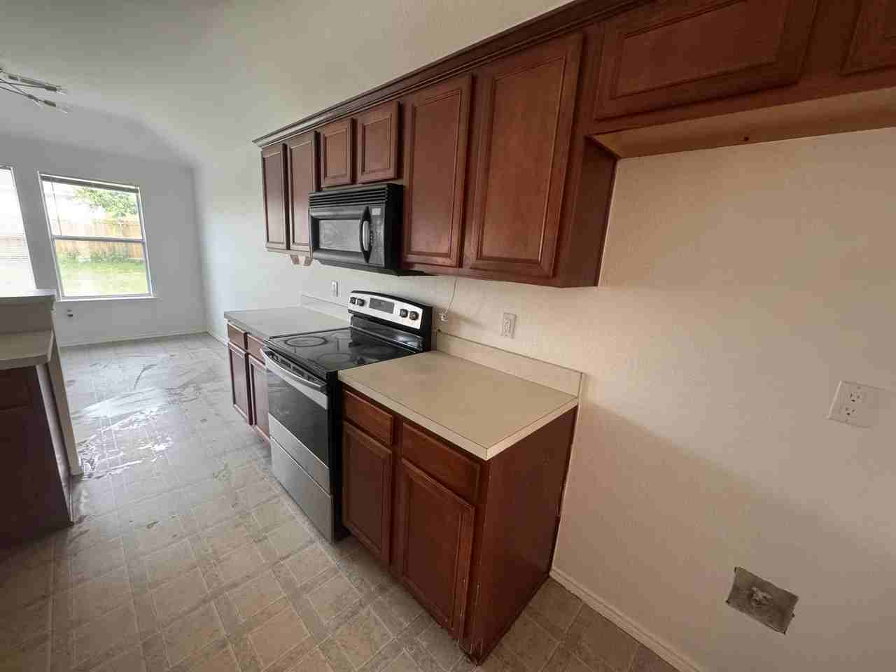 10917 Spring Grove Dr - Photo 6 of 15