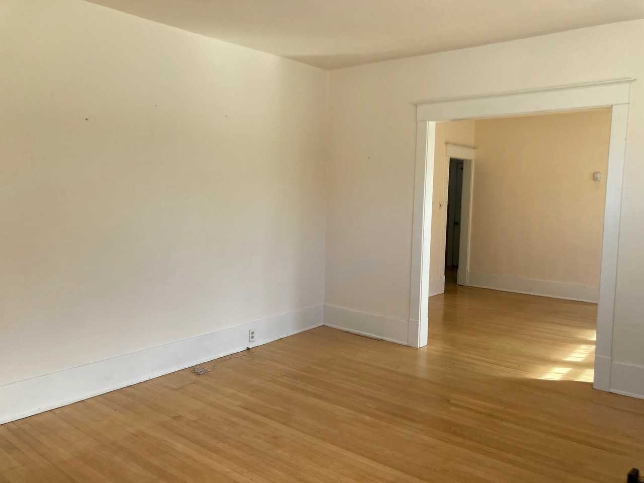 1009 N Warren St - Photo 4 of 8