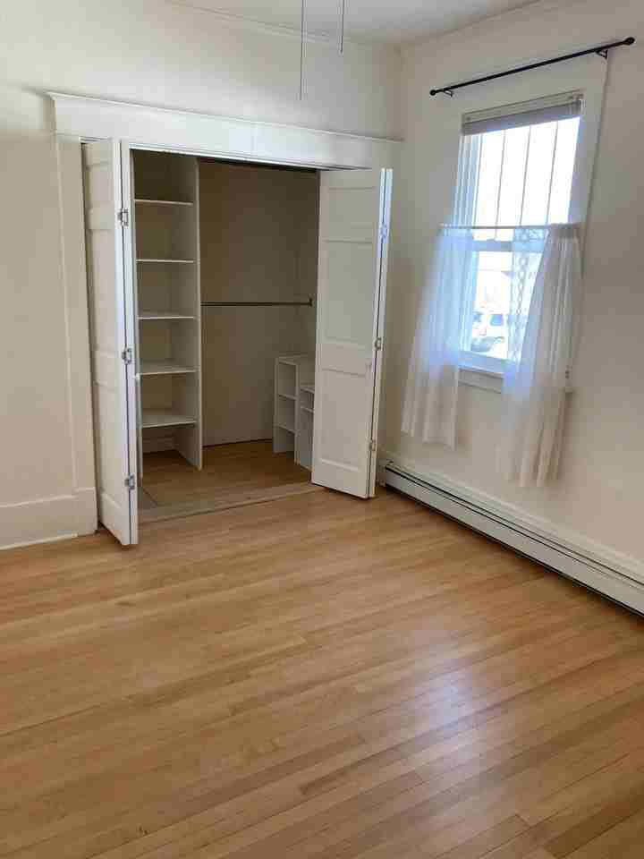 1009 N Warren St - Photo 6 of 8