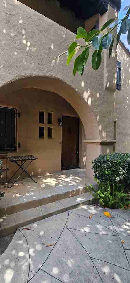 1143 Cardiff Ave - Photo 2 of 20