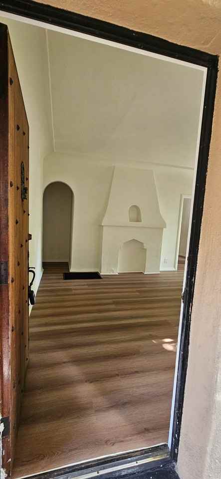 1143 Cardiff Ave - Photo 3 of 20