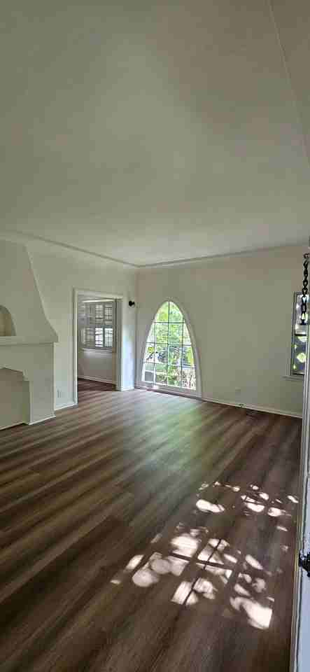 1143 Cardiff Ave - Photo 4 of 20