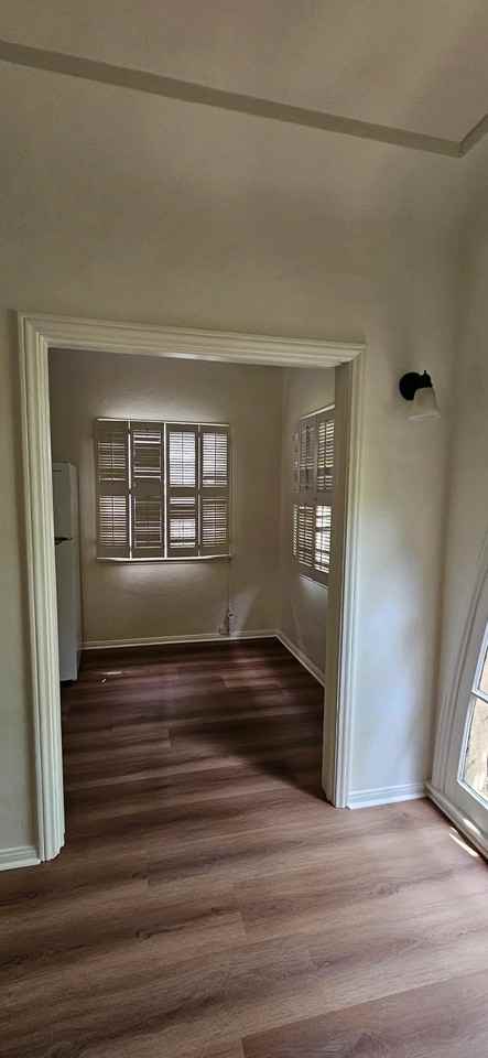 1143 Cardiff Ave - Photo 6 of 20