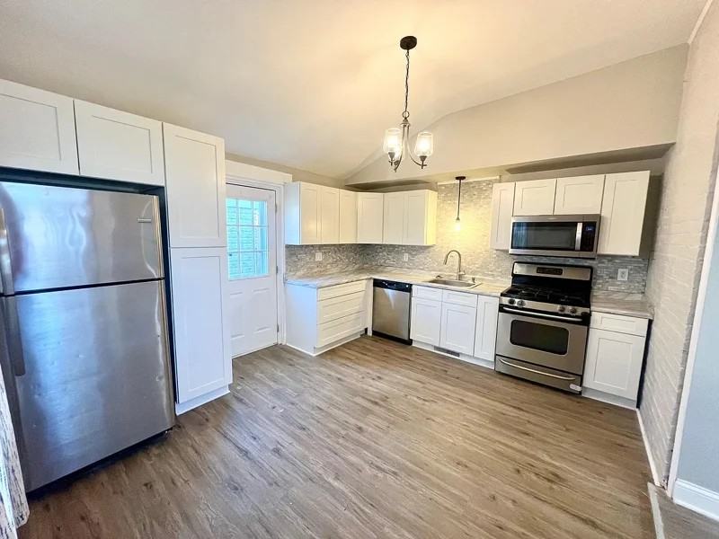 324 Lindsey St - Photo 2 of 9