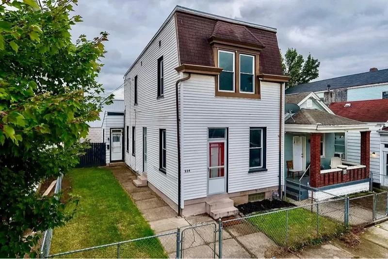 324 Lindsey St - Photo 3 of 9