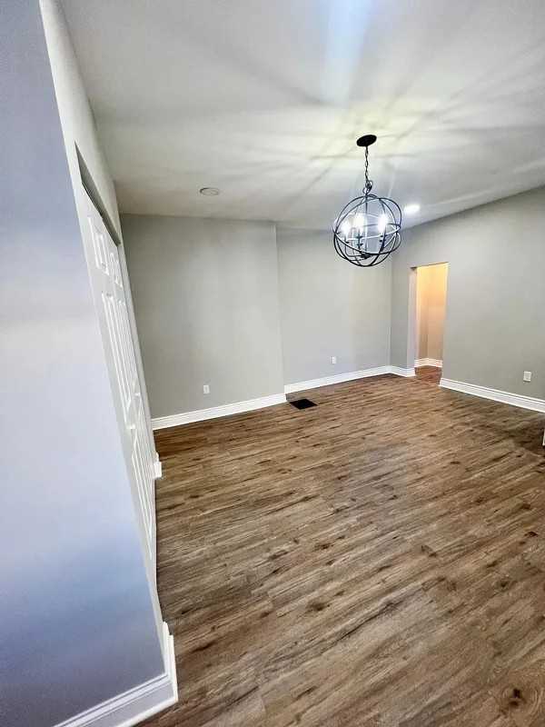 324 Lindsey St - Photo 6 of 9