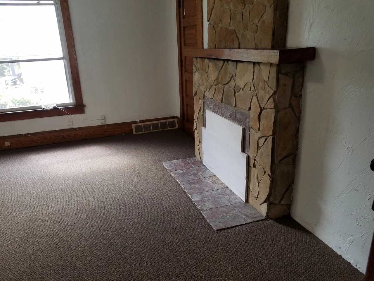 347 E Crain Ave - Photo 4 of 12