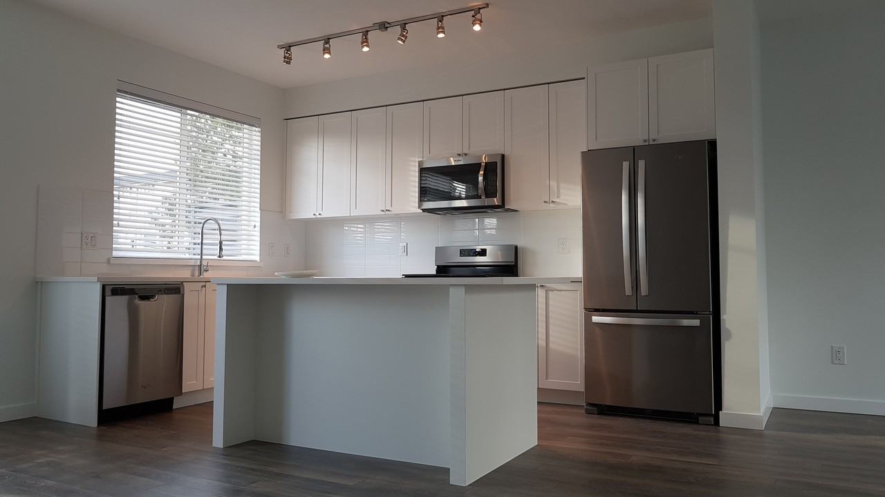 16337 15 Avenue #4 - Photo 6 of 31