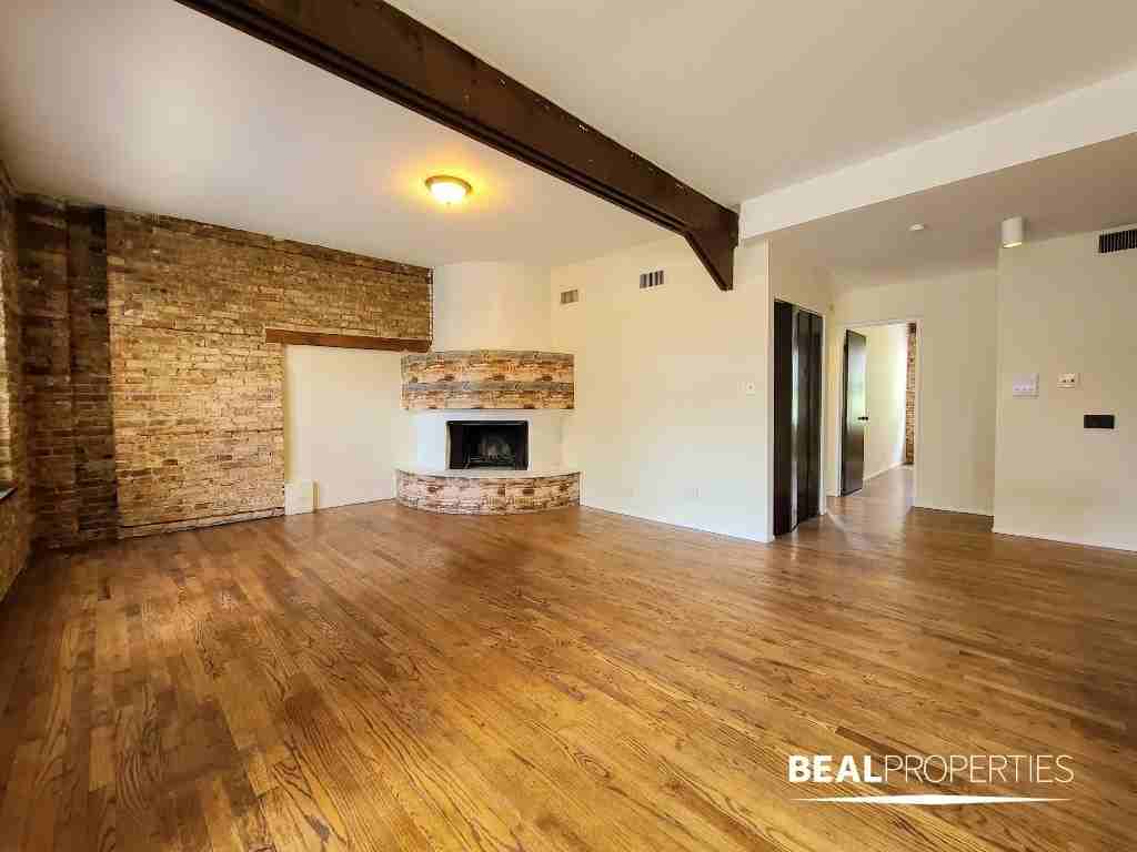 2906 N Broadway St - Photo 3 of 13