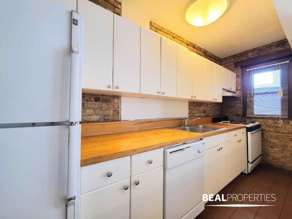 2906 N Broadway St - Photo 7 of 13