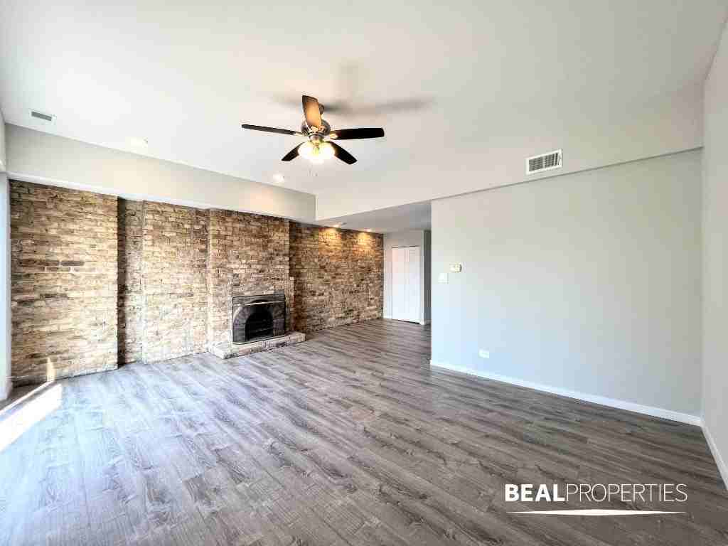 2906 N Broadway St - Photo 2 of 14