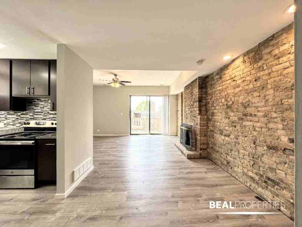 2906 N Broadway St - Photo 4 of 14