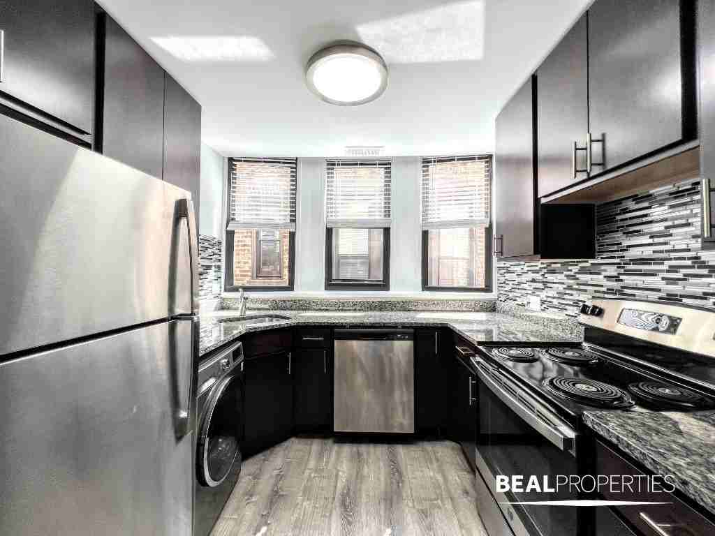 2906 N Broadway St - Photo 5 of 14