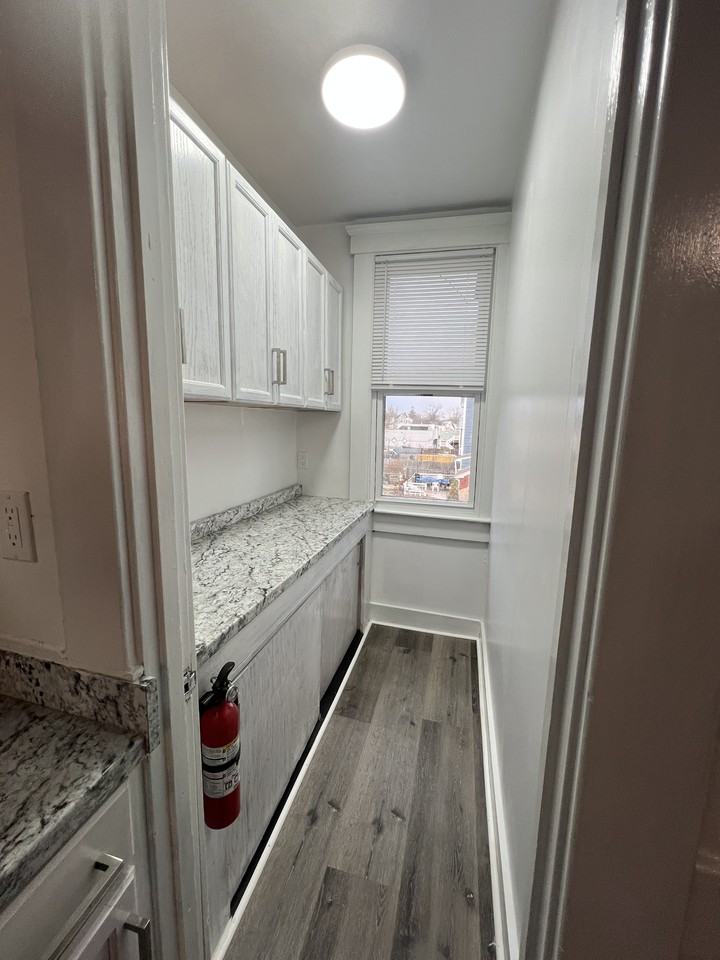 37 Center St #2 - Photo 5 of 32