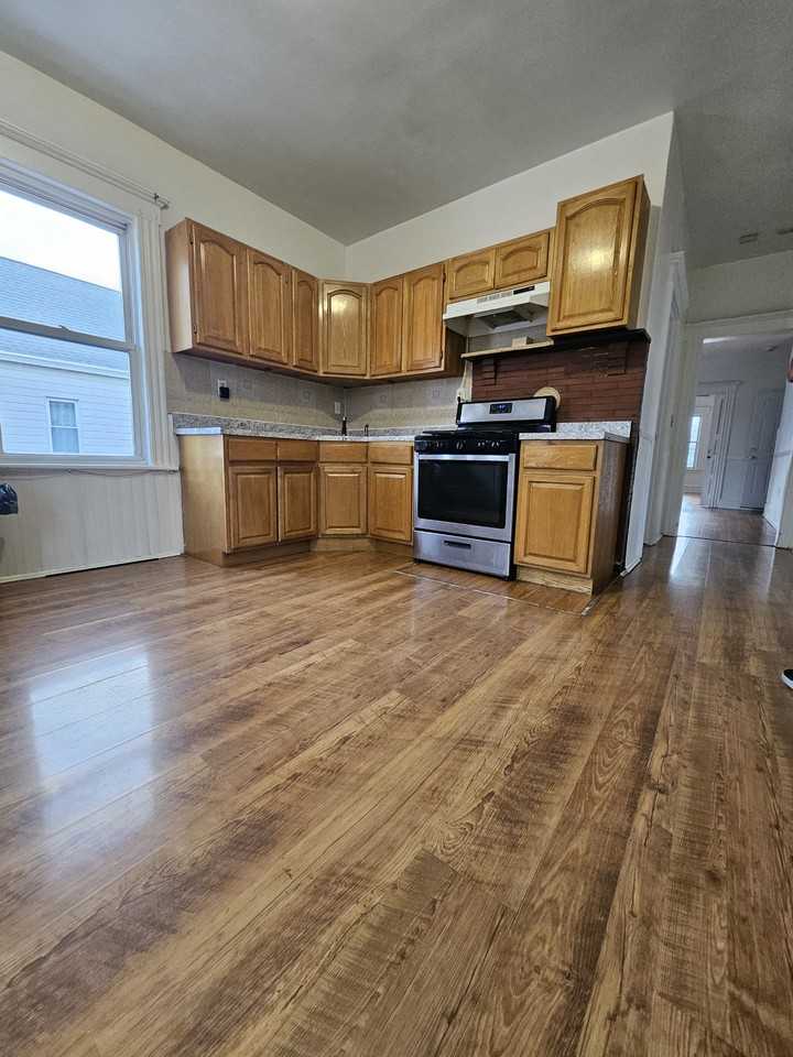 55 Lakeview Ave #2ndFL - Photo 4 of 6