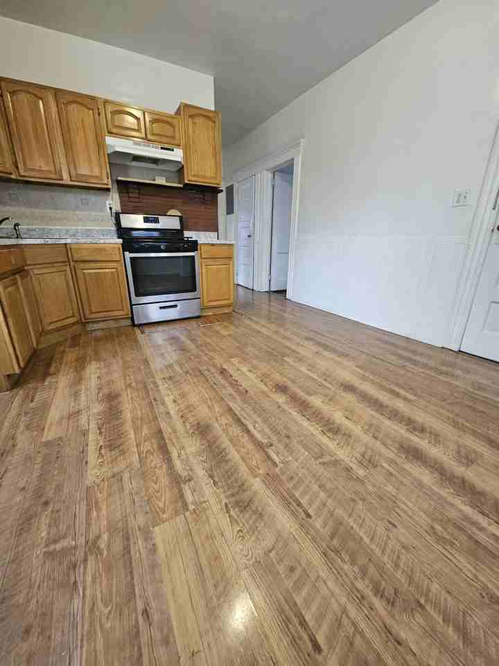 55 Lakeview Ave #2ndFL - Photo 6 of 6